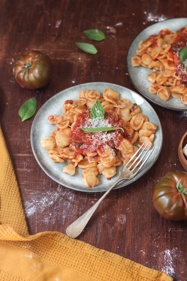 orechiette maison fraîches à la tomate - photography italian food