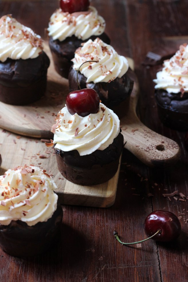 Muffin au chocolat façon forêt noire - photography