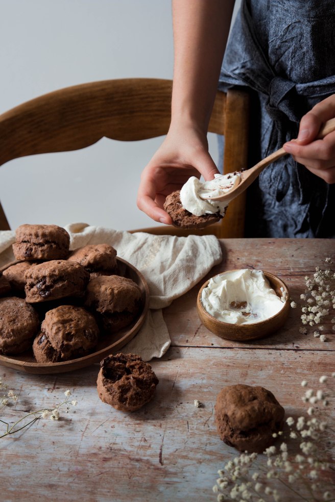 British scones au cacao et pépites de chocolat - photography