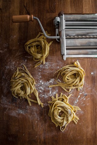 Comment réaliser des tagliatelles fraîches maison ? - Tagliatelles fraîches à l'origan, pasta photography