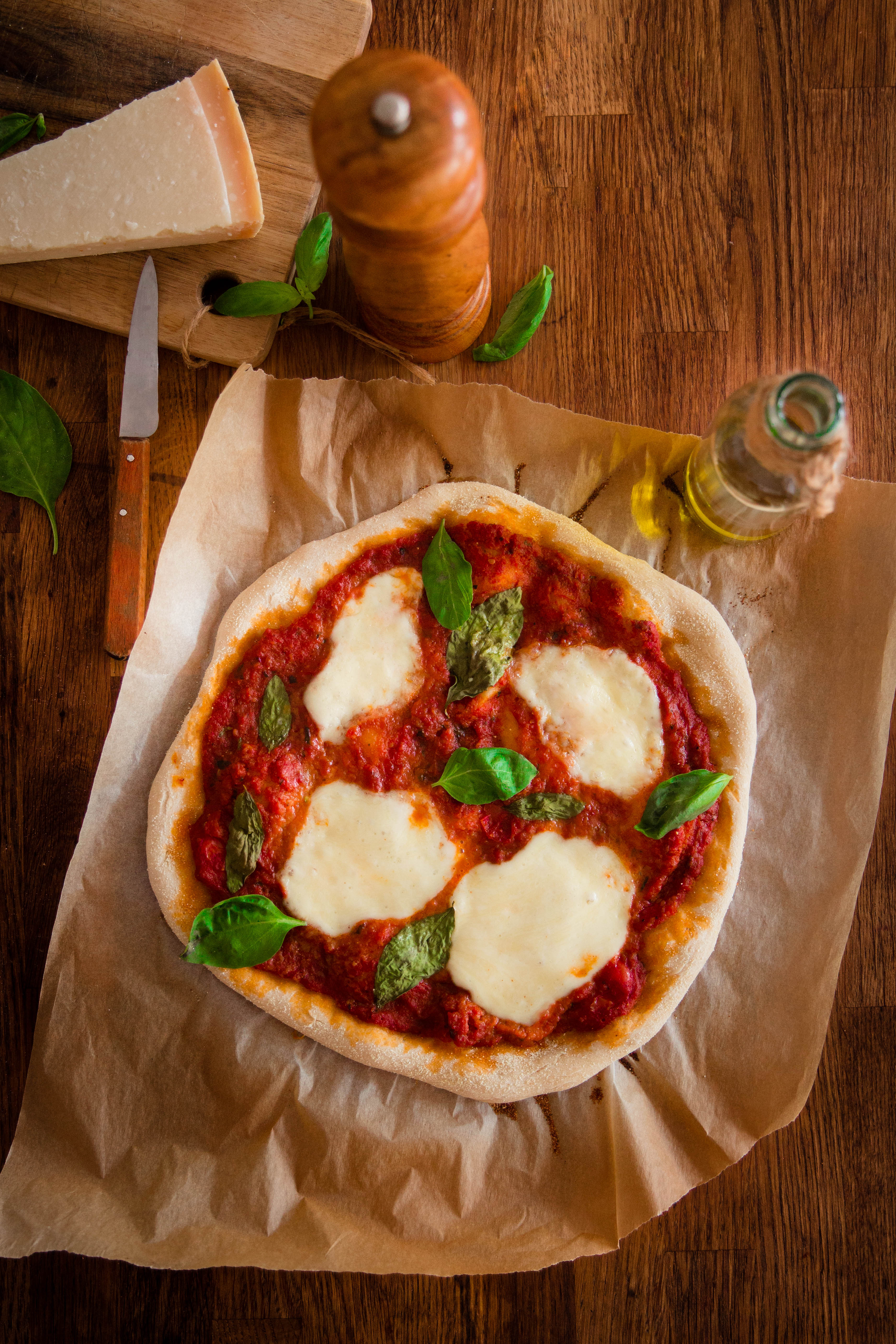 Pizza Margherita comme en Italie - pizza photography